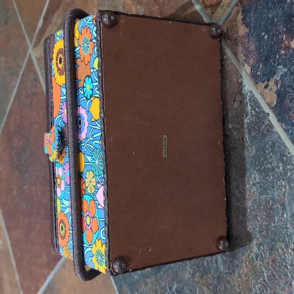 Vintage Hippie Boho Floral sewing basket with supplies - Picture 8 of 11